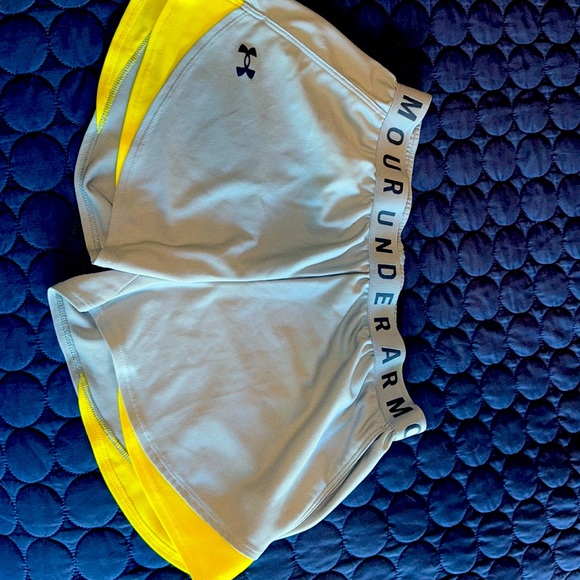 Under Armour Pants - Under Armor running shorts MED